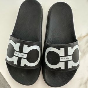 Women’s Ferragamo pool slides!!